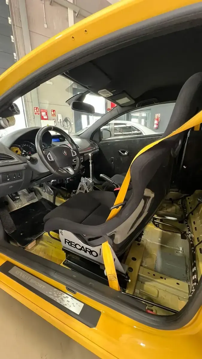 Usado Renault Mégane Coupé R.S. 250 CV (183 kW) 2010 Amarillo Coupe