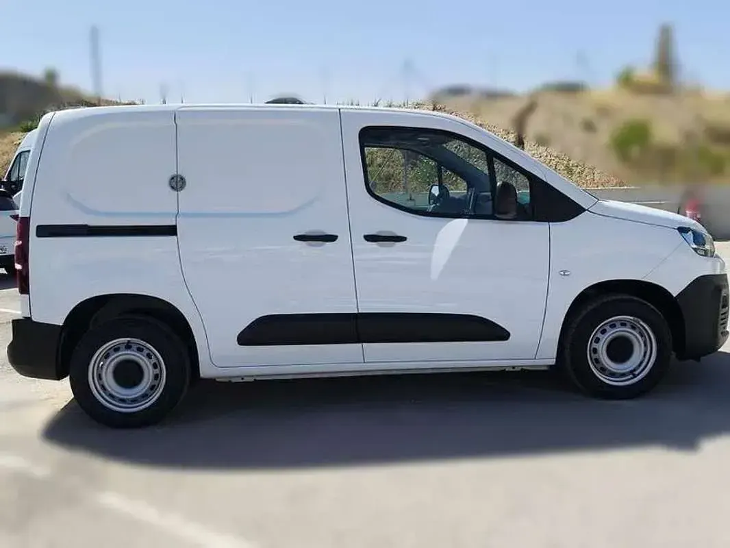 Usado Citroën Berlingo 102 CV (75 kW) 2022 Blanco Monovolumen