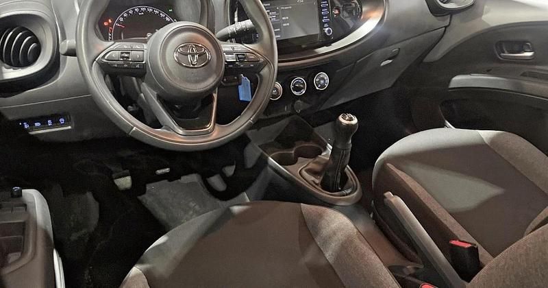 Usado Toyota Aygo X Play 72 CV (52 kW) 2024 SUV