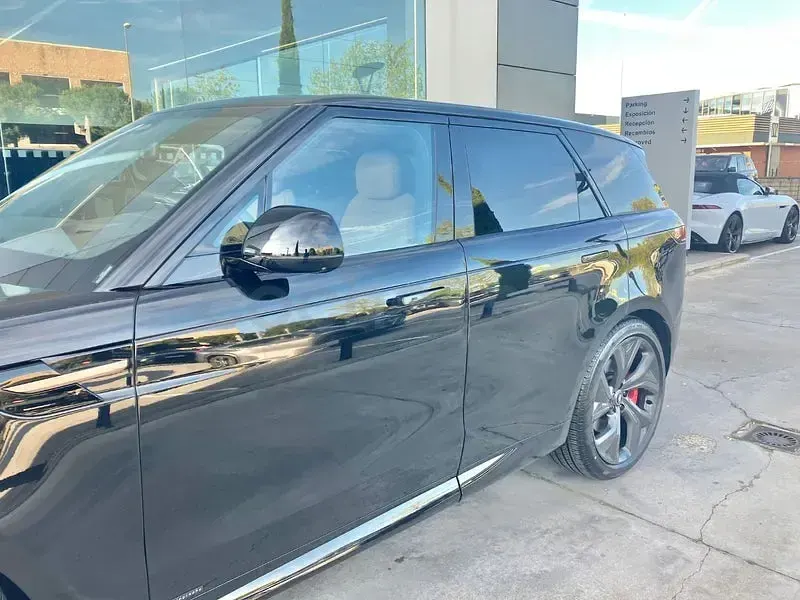 Usado Land Rover Range Rover Sport 530 CV (389 kW) 2025 Negro SUV