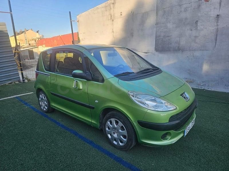 Usado Peugeot 1007 90 CV (66 kW) 2005 Verde Monovolumen