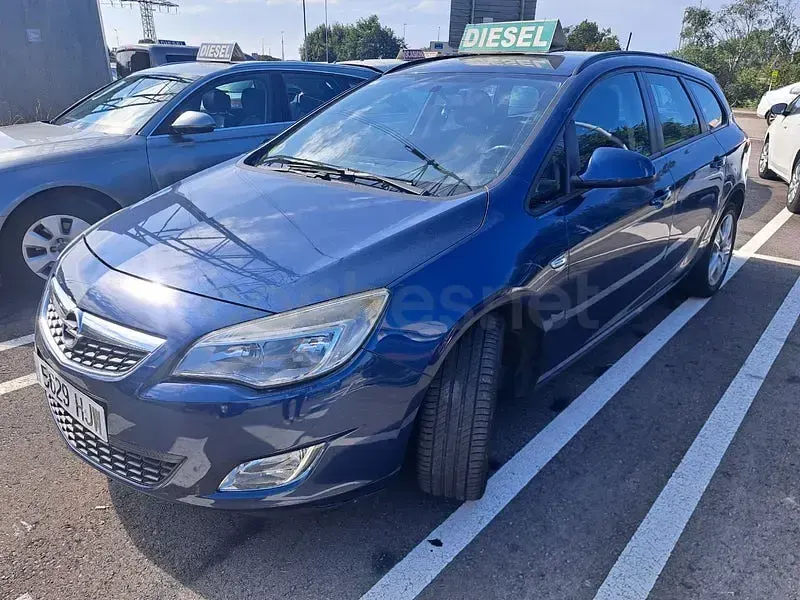 Usado Opel Astra Business 110 CV (80 kW) 2014 Azul Familiar