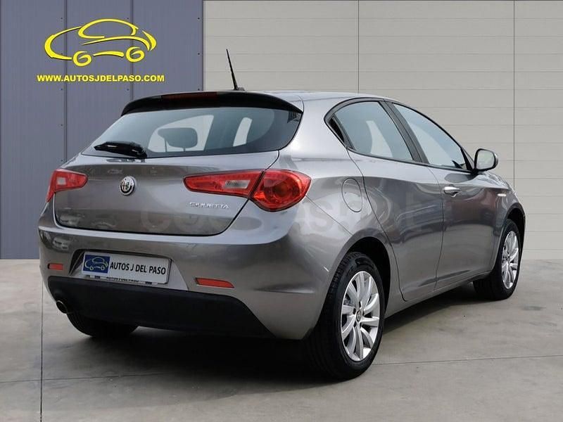 Usado Alfa Romeo Giulietta 120 CV (88 kW) 2021 Gris / plata Berlina