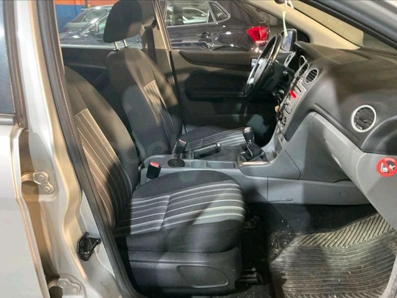 Usado Ford Focus Trend 109 CV (80 kW) 2008 Gris / plata Familiar