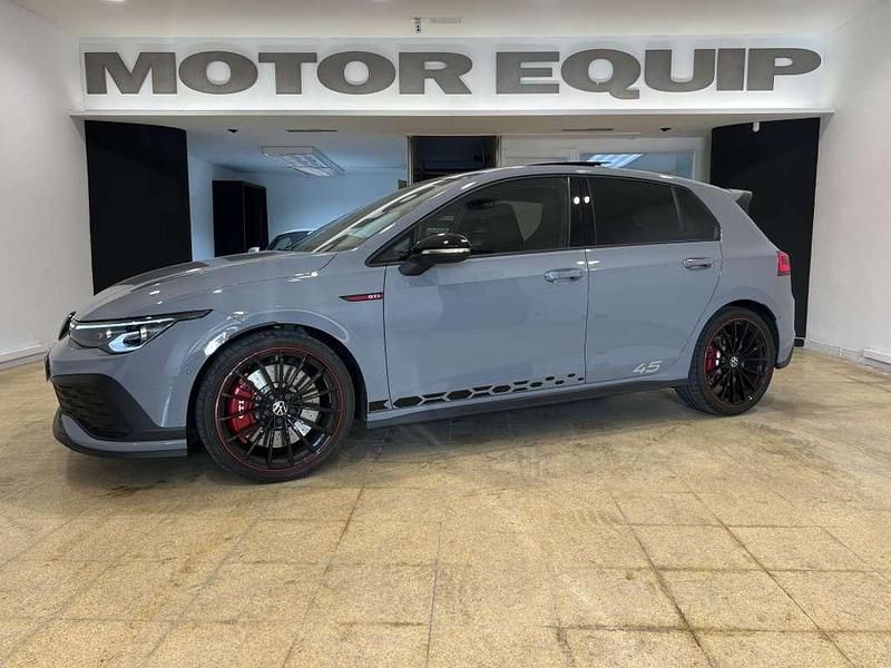 Usado VW Golf VIII GTI 300 CV (220 kW) 2022 Gris Utilitario