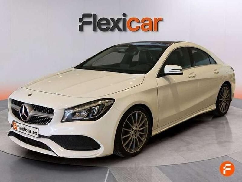 Usado Mercedes CLA180 122 CV (89 kW) 2018 Blanco Berlina