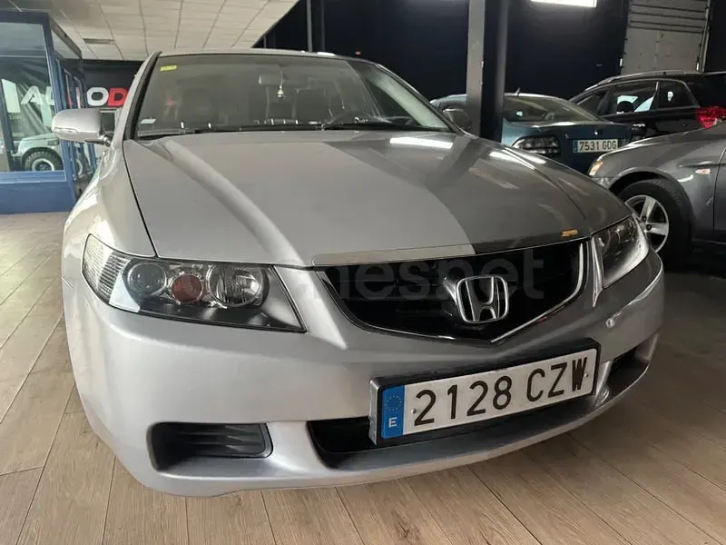 Usado Honda Accord Comfort 155 CV (114 kW) 2004 Gris / plata Berlina