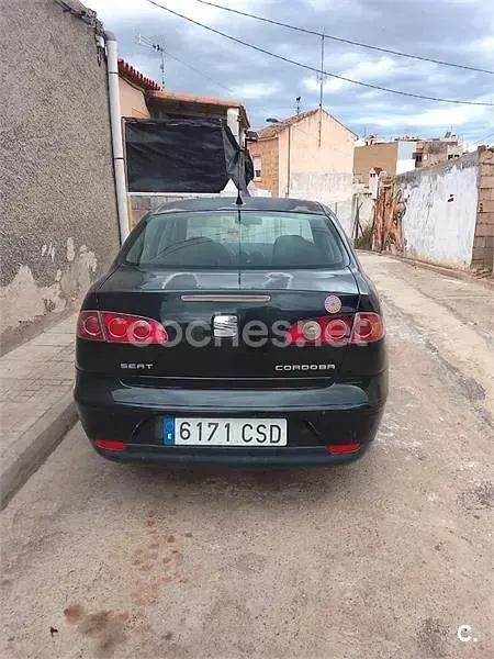 Usado Seat Cordoba 100 CV (73 kW) 2002 Negro Familiar