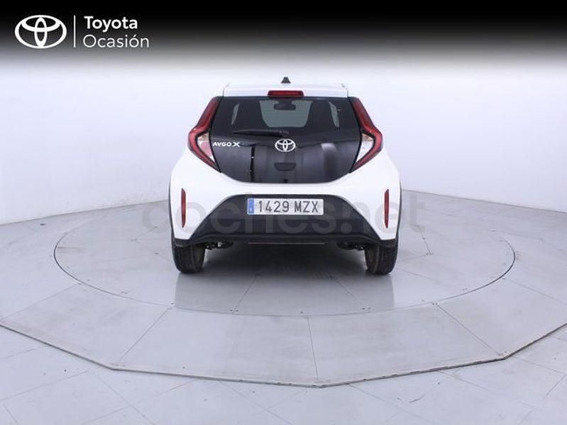 Usado Toyota Aygo X Play 72 CV (52 kW) 2025 Blanco SUV