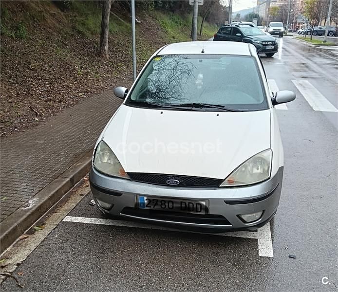 Usado Ford Focus Trend 90 CV (66 kW) 2004 Blanco Berlina