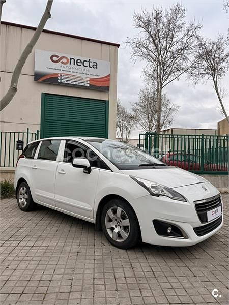 Usado Peugeot 5008 Active 120 HP (88 kW) 2015 Branco Monovolume
