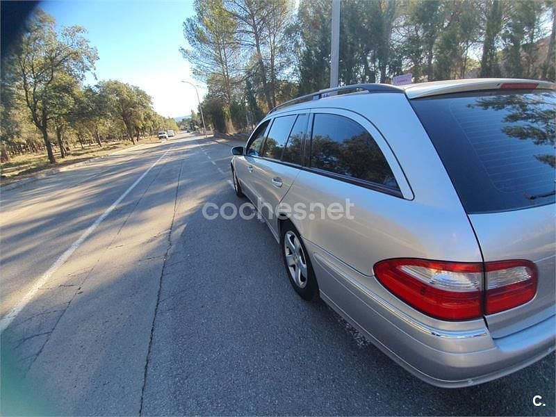 Usado Mercedes E270 Avantgarde 170 CV (125 kW) 2003 Gris / plata Familiar