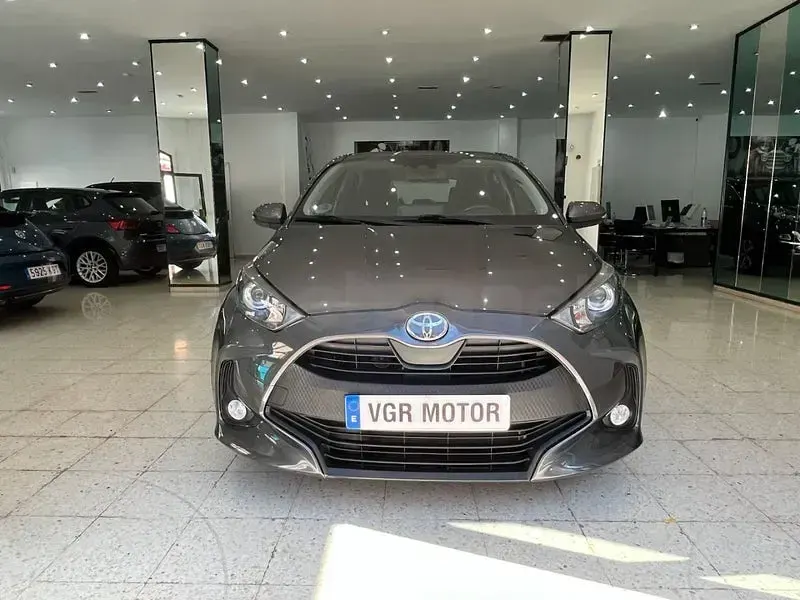 Käytetty Toyota Yaris 125 HP (91 kW) 2023 Harmaa Viistoperä