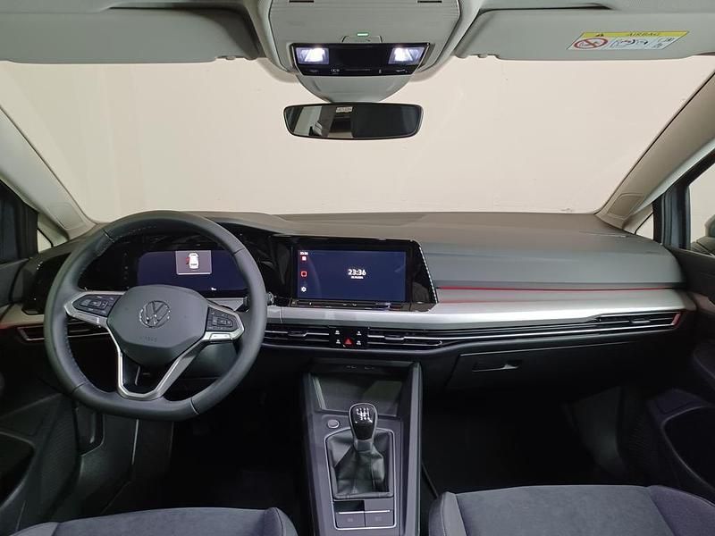 Usado VW Golf VIII Life 115 CV (84 kW) 2024 Gris Familiar