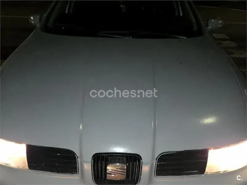 Usado Seat Toledo Stella 110 CV (80 kW) 1999 Gris / plata Berlina