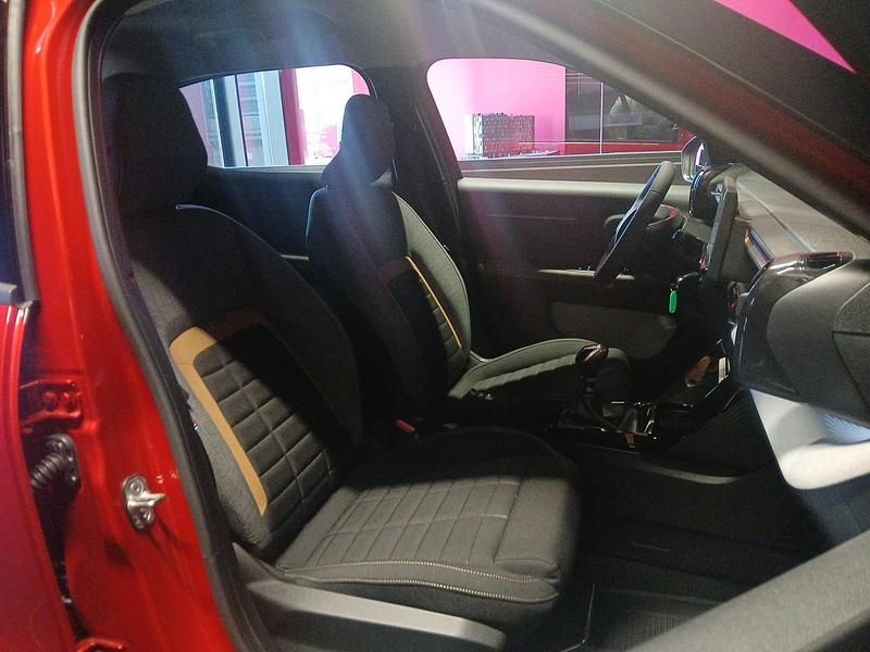 Usado Citroën C3 100 CV (73 kW) 2025 Rojo elixir SUV