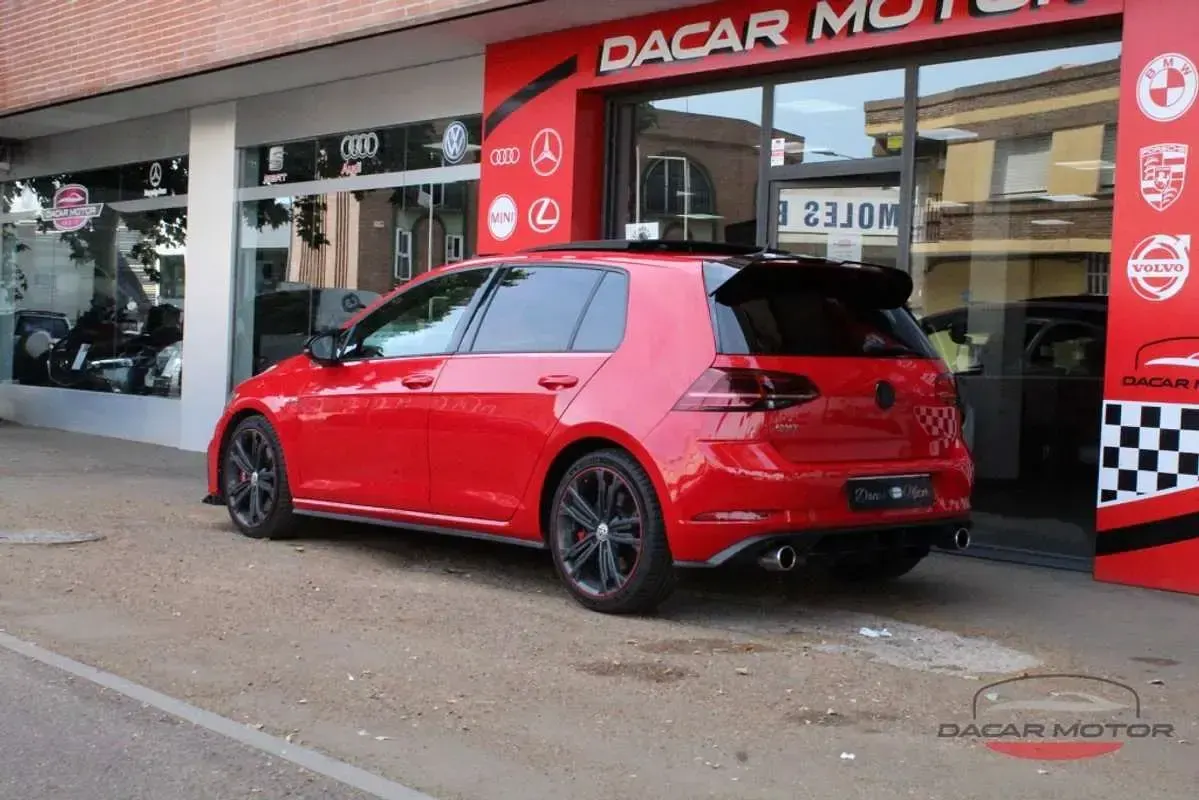 Usado VW Golf VIII GTI 245 CV (180 kW) 2020 Rojo Utilitario