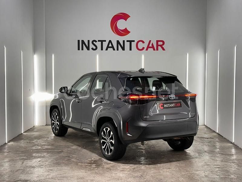Usado Toyota Yaris Cross Active 116 CV (85 kW) 2023 Gris / plata SUV