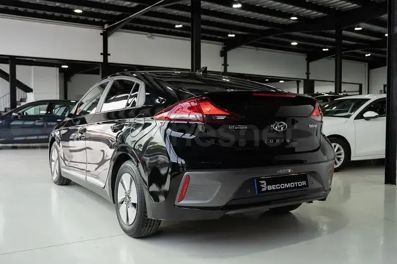 Usado Hyundai Ioniq 141 CV (103 kW) 2021 Negro Utilitario