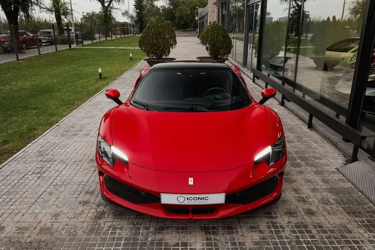 Usado Ferrari 296 831 CV (611 kW) 2022 Rojo Coupe