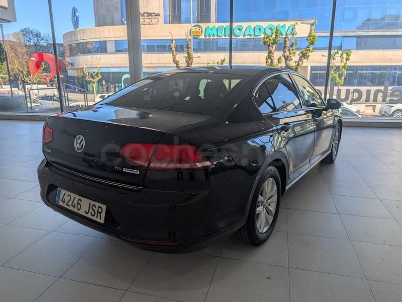 Usado VW Passat Edition 120 CV (88 kW) 2016 Negro Berlina