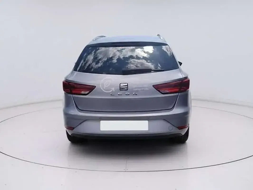 Usado Seat Leon ST XCELLENCE 131 CV (96 kW) 2021 Gris Familiar