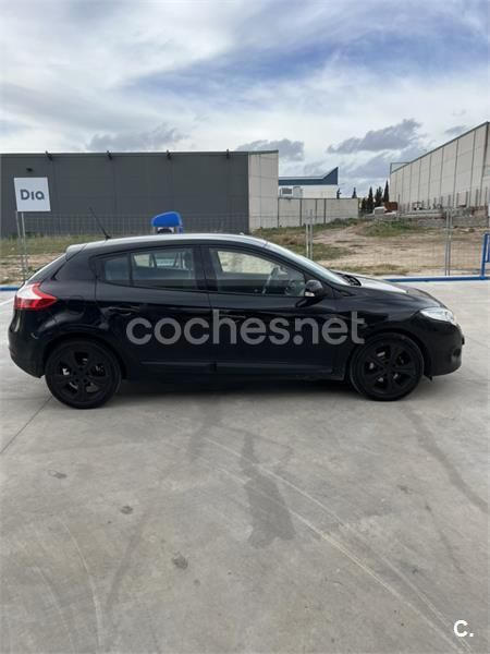 Negro Usado 2011 Renault Mégane III Bose Edition Berlina | 4900 € (Buen precio) - Imagen 1/2