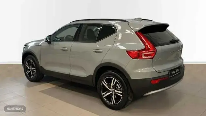 Nuevo Volvo XC40 2026 Gris SUV