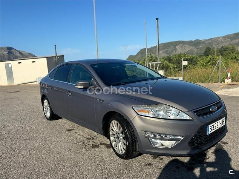 Usado Ford Mondeo Titanium 140 CV (102 kW) 2012 Gris / plata Berlina