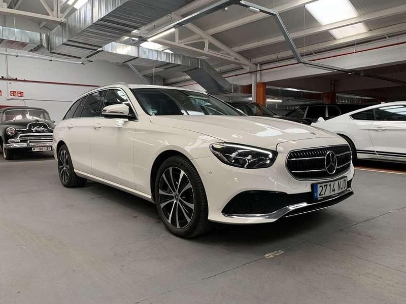 Usado Mercedes E300 313 CV (230 kW) 2023 Blanco Familiar