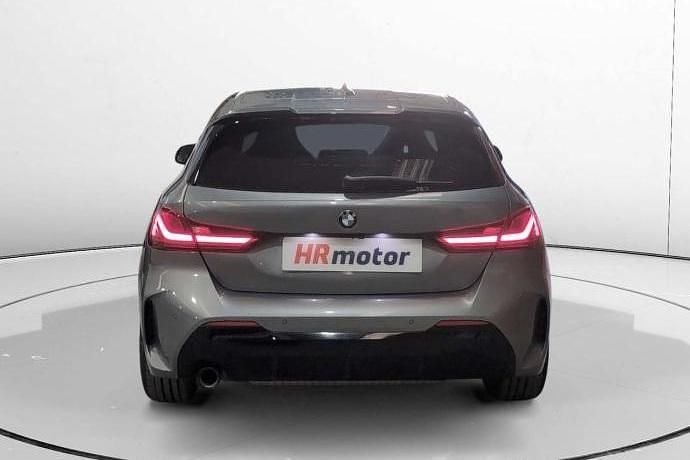 Usado BMW 118 M Sport 136 CV (100 kW) 2024 Gris Utilitario