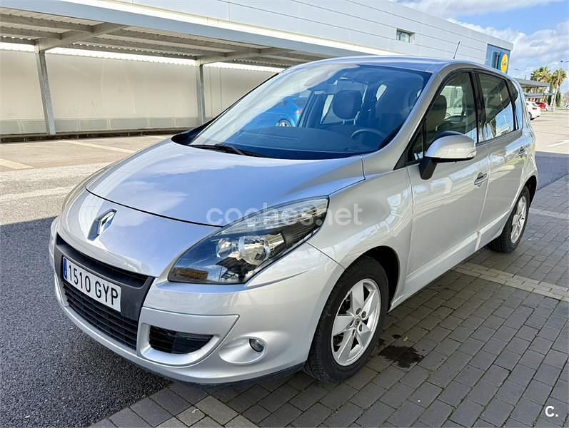 Usado Renault Scénic III Business 110 CV (80 kW) 2011 Gris / plata Monovolumen