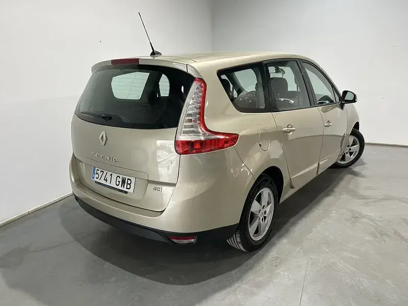 Usado Renault Grand Scénic Expression 105 CV (77 kW) 2010 Beige Monovolumen