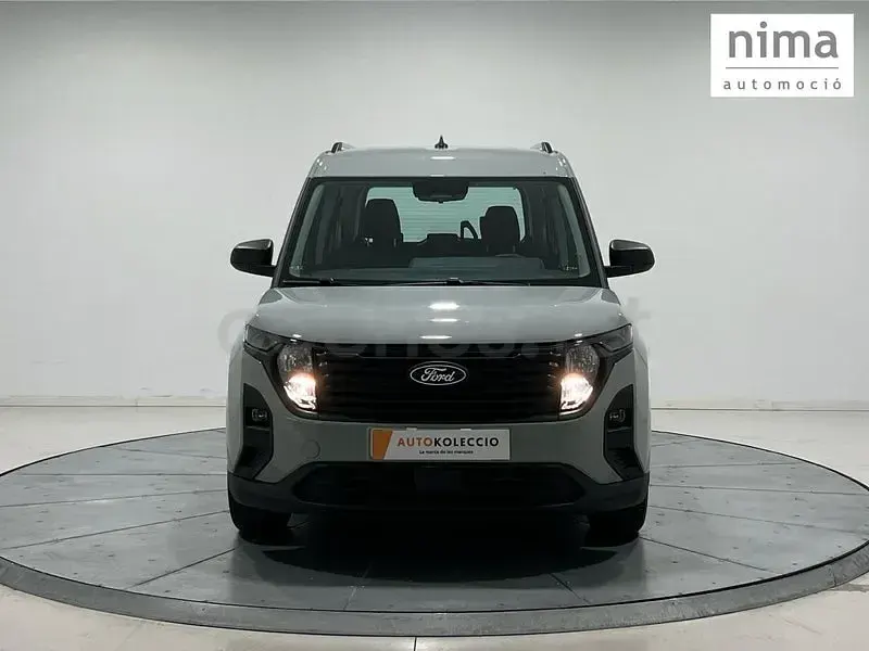 Usado Ford Tourneo Courier Titanium 125 CV (91 kW) 2024 Gris / plata Monovolumen