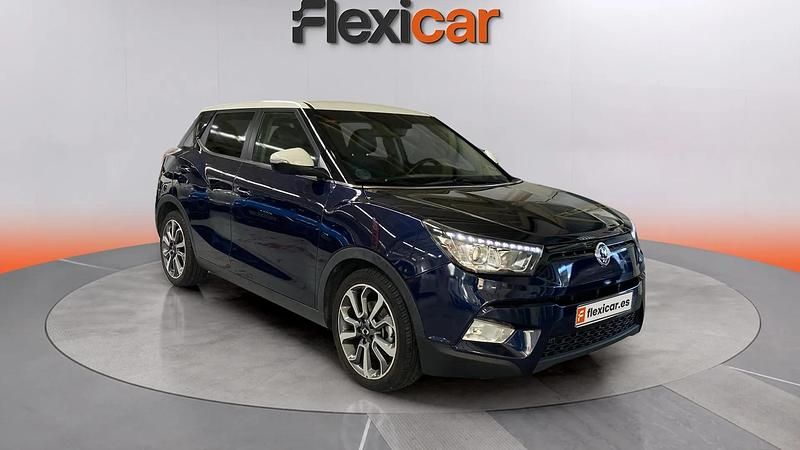 Usado Ssangyong (KGM) Tivoli Limited 116 CV (85 kW) 2017 Negro SUV