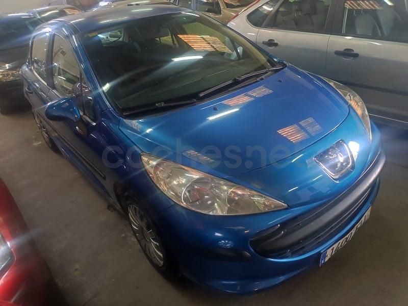 Usado Peugeot 207 70 CV (51 kW) 2007 Azul Berlina