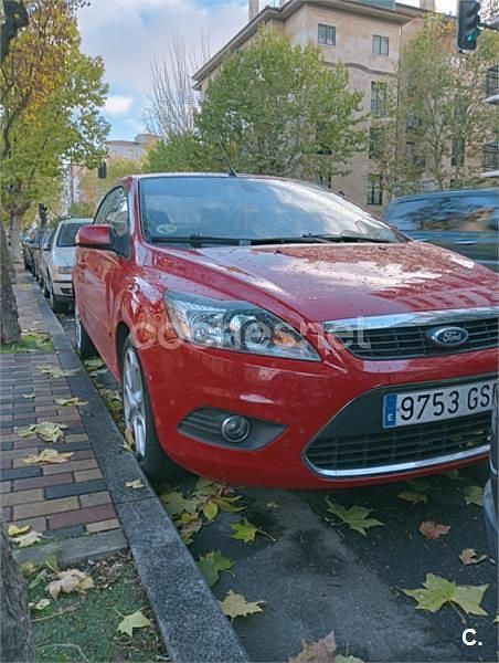 Usado Ford Focus Cabriolet Trend 136 CV (100 kW) 2009 Rojo Descapotable
