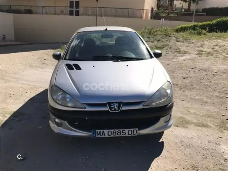 Usado Peugeot 206 75 CV (55 kW) 2000 Gris / plata Berlina