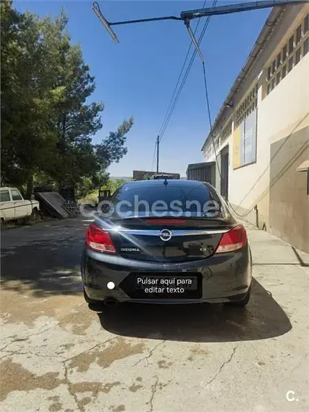 Usado Opel Insignia Cosmo 160 CV (117 kW) 2010 Negro Berlina