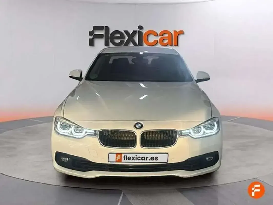 Usado BMW 318 136 CV (100 kW) 2018 Blanco Berlina