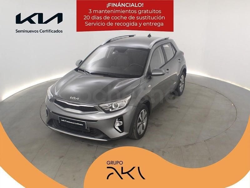Usado Kia Stonic 100 CV (73 kW) 2025 Gris / plata SUV
