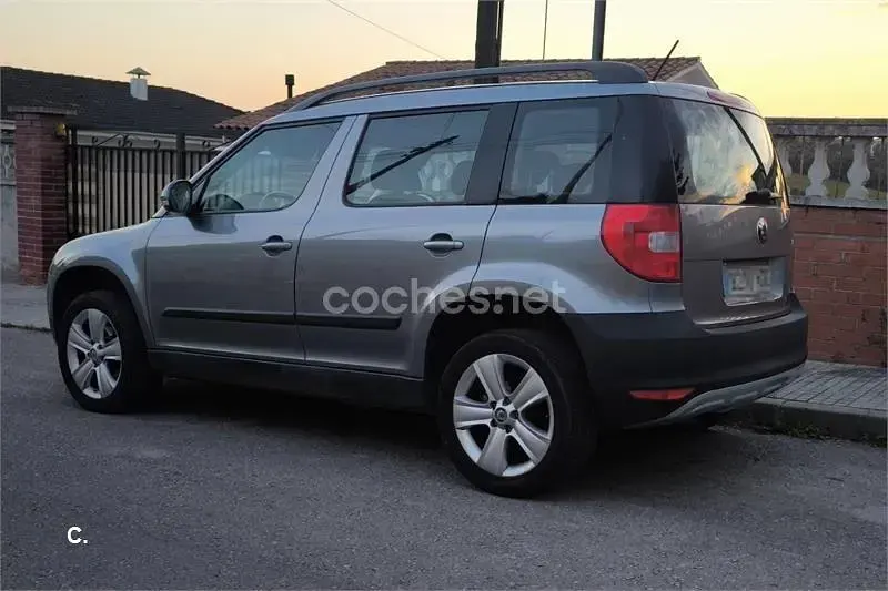 Usado Skoda Yeti Experience 105 CV (77 kW) 2011 Verde SUV