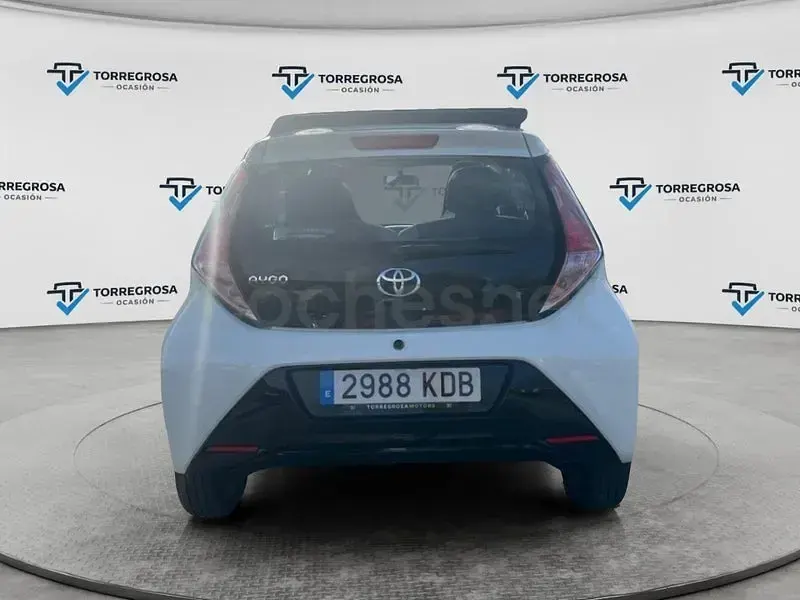 Begagnad Toyota Aygo X-wave 69 HK (50 kW) 2017 Vit Halvkombi