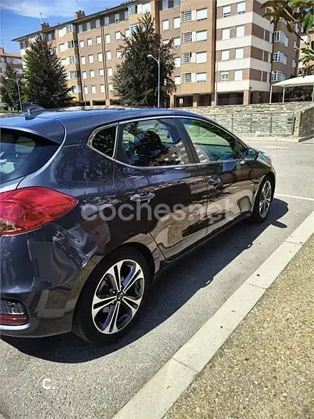 Usado Kia Ceed GT 136 CV (100 kW) 2017 Gris / plata Berlina
