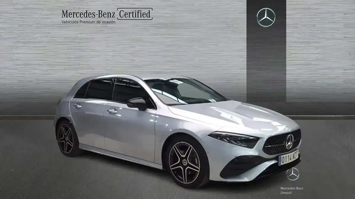 Usado Mercedes A200 AMG line 150 CV (110 kW) 2025 Plata hightech Berlina