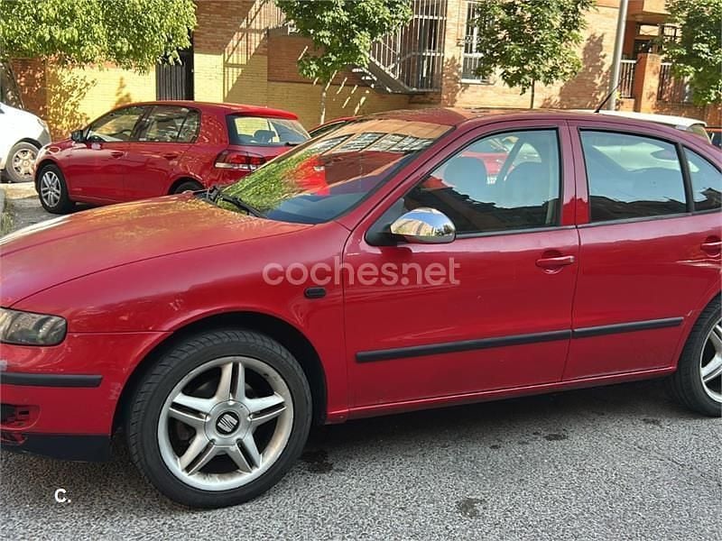 Usado Seat Leon Sport 130 CV (95 kW) 2006 Rojo Utilitario