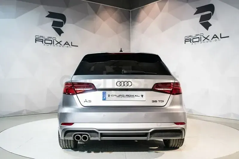 Usado Audi A3 S-Line 150 HP (110 kW) 2019 Cinzento Sedan