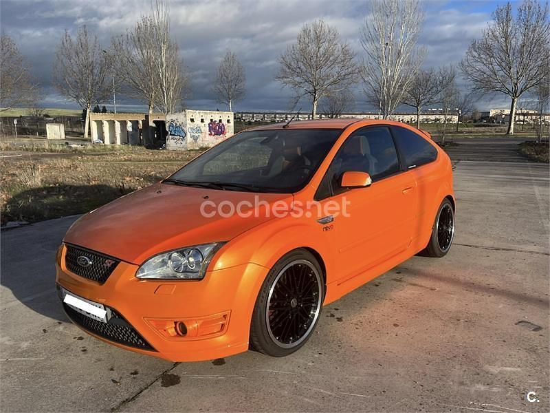 Usado Ford Focus ST 225 CV (165 kW) 2005 Naranja Berlina