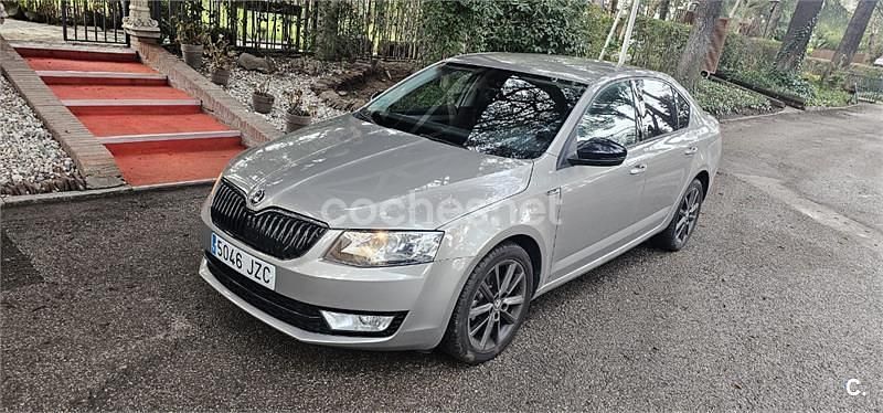 Usado Skoda Octavia Style 110 CV (80 kW) 2017 Marrón Berlina