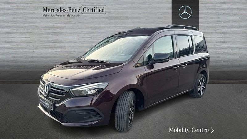 Usado Mercedes EQT200 2023 Rojo Monovolumen